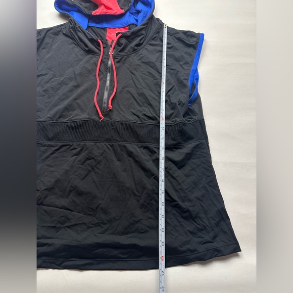 Athleta Black, blue and red Hooded Sleeveless running Top. Size L - Picture 5 of 6